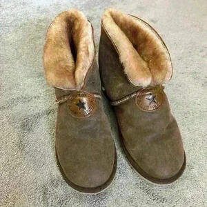 North Star Trading Co. Shearling Tracker Slippers Size Women’s 9 Made in the USA